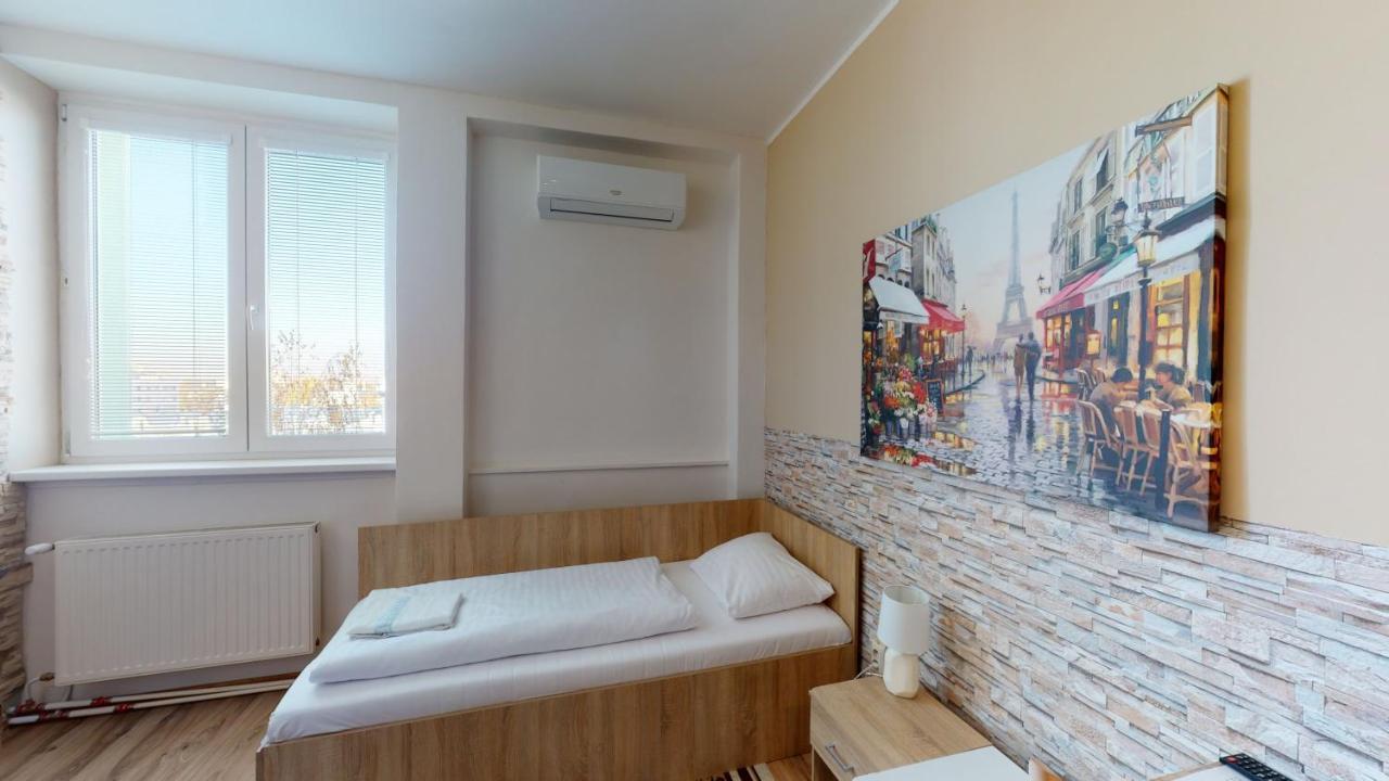 Hotel Hubert Nove Zamky Exterior photo